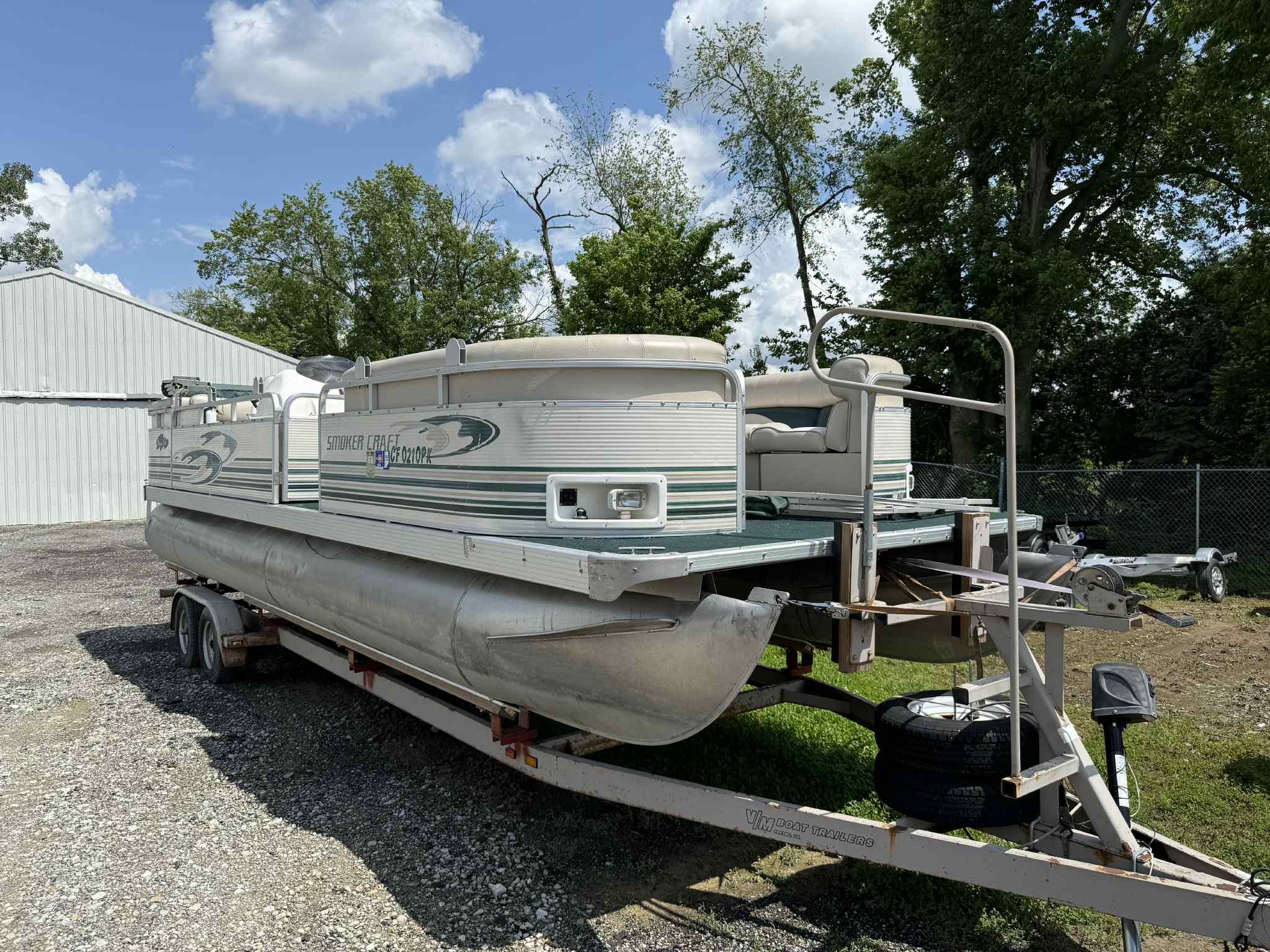 1999 Smoker Craft 8526 Pleasure Isle I/O