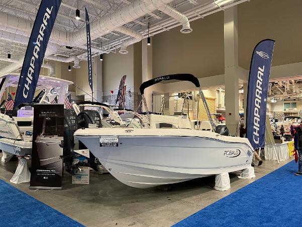 2025 Robalo R180 Center Console