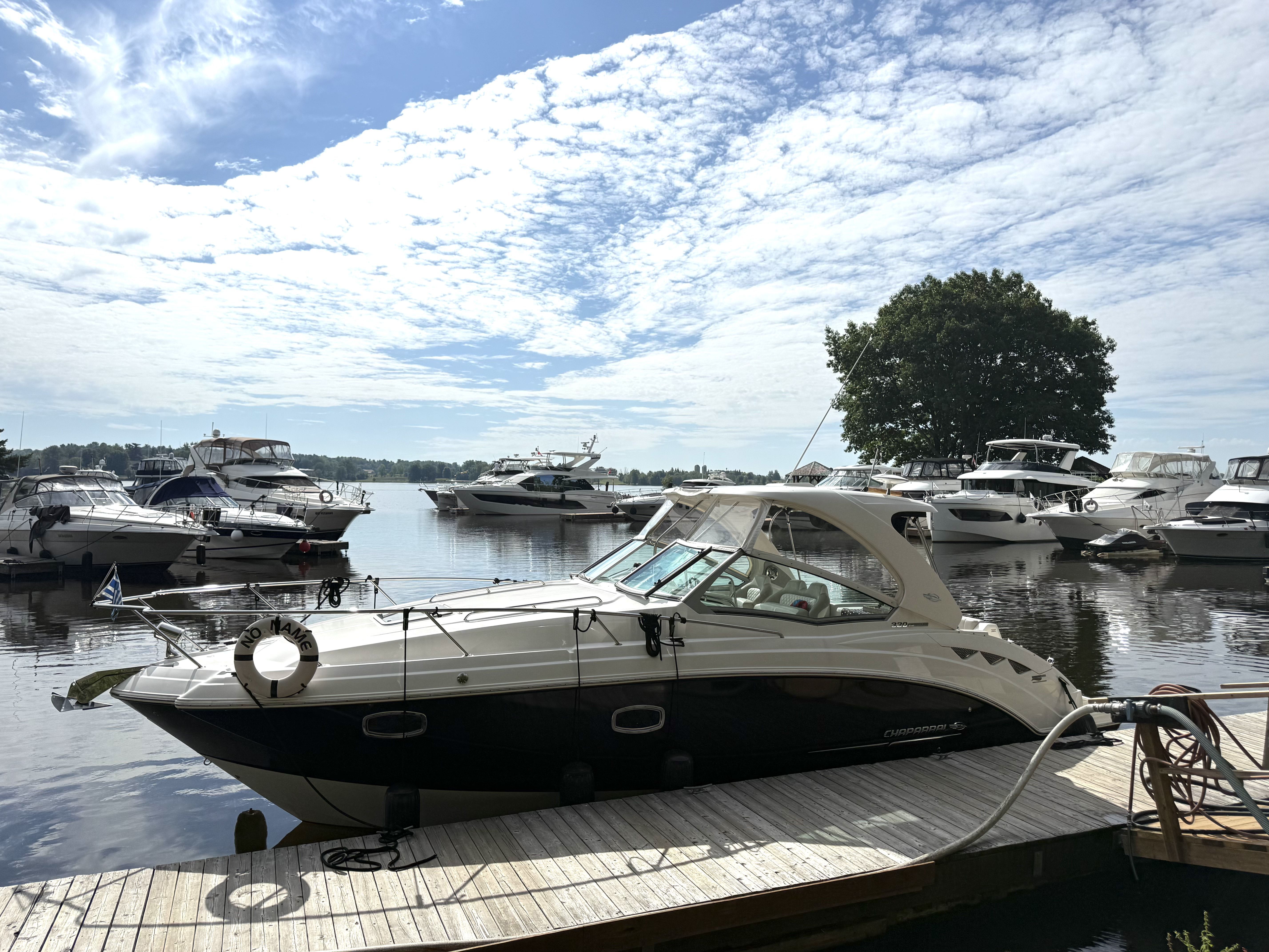 2014 Chaparral 330 Signature