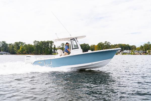 Sea Hunt Ultra 245 SE 2025 Sea Hunt Ultra 245 SE boat cruising on a lake.