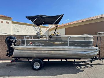 2024 Sun Tracker Party Barge 18 DLX