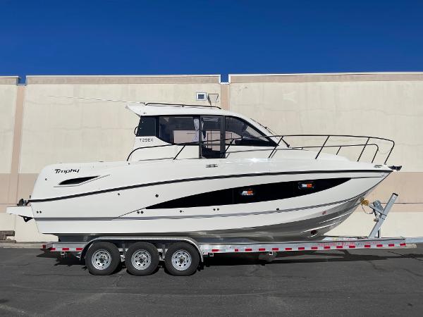 Bayliner Trophy T29 Explorer 2025 Bayliner Trophy T29 Explorer boat on a trailer, side view.