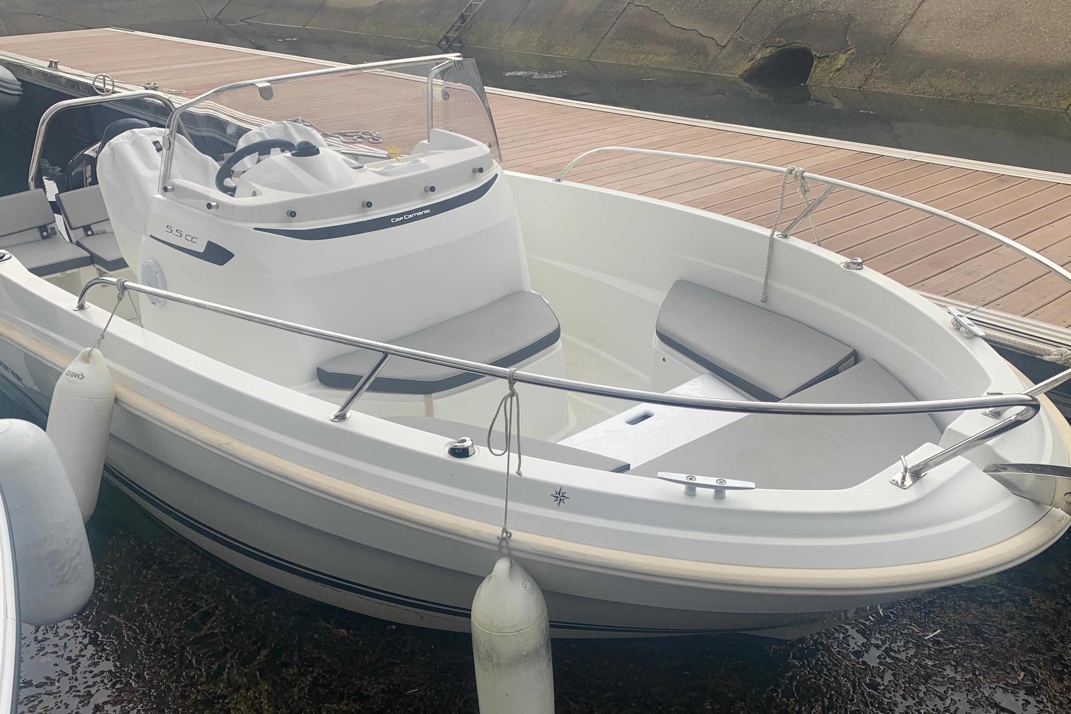Jeanneau Cap Camarat 5.5 CC 2019 Jeanneau Cap Camarat 5.5 CC boat docked, featuring sleek design and comfortable seating.