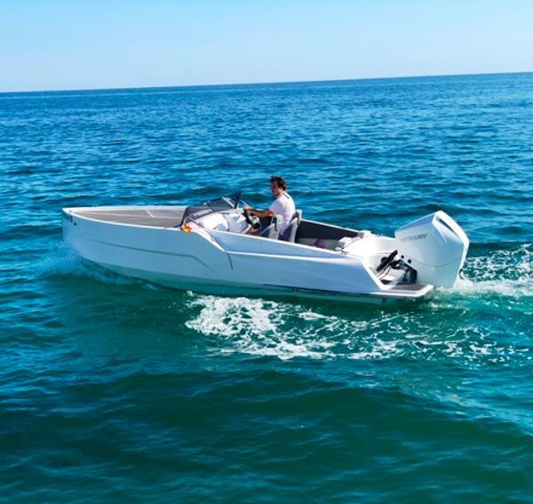 D-Boat Diamond 550
