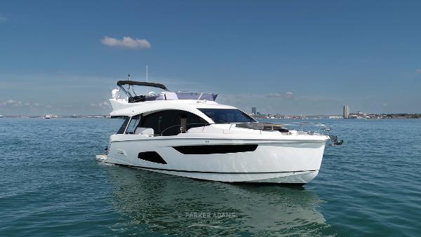 2017 Sealine F530