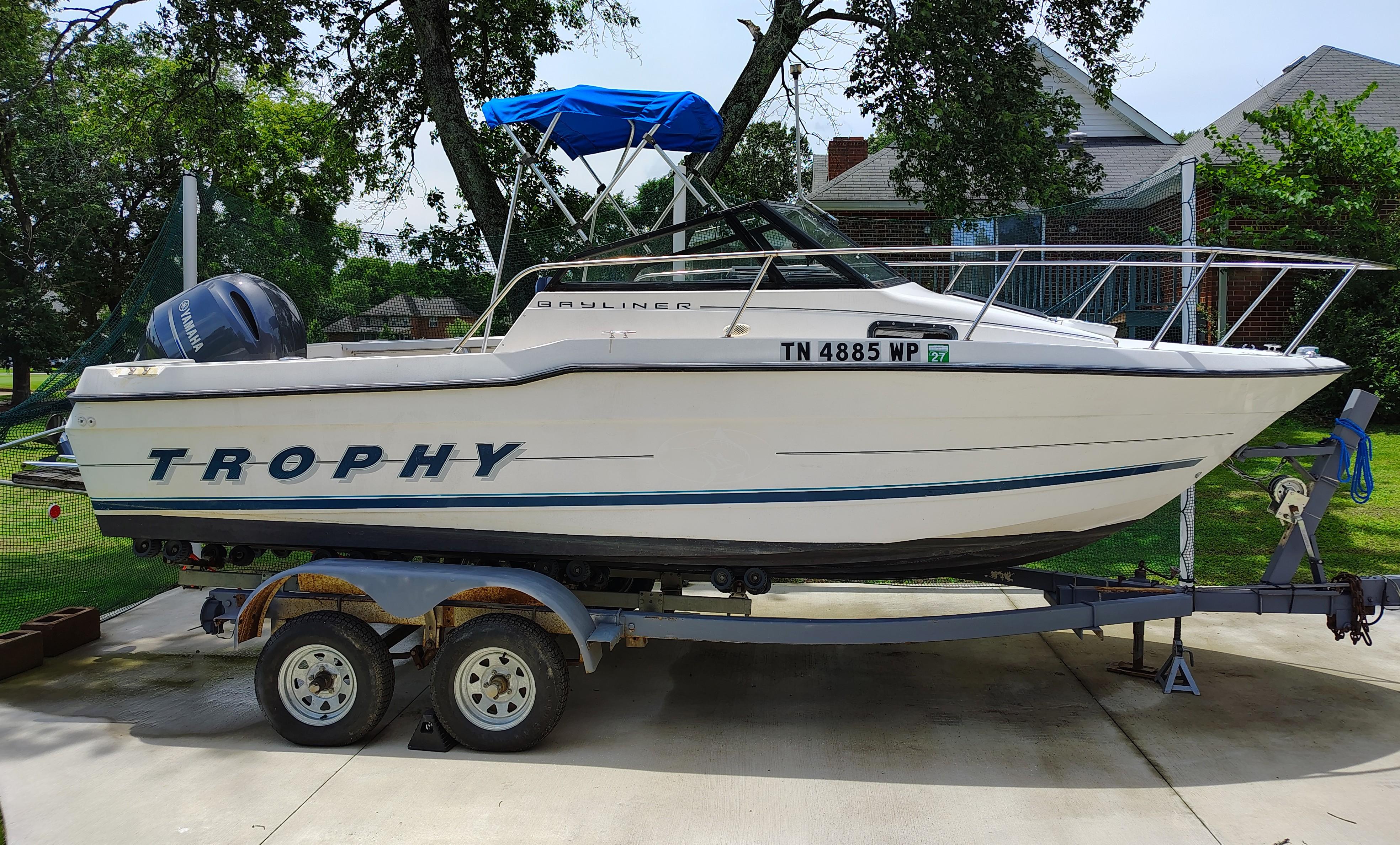 1996 Bayliner 2002 Trophy Walkaround
