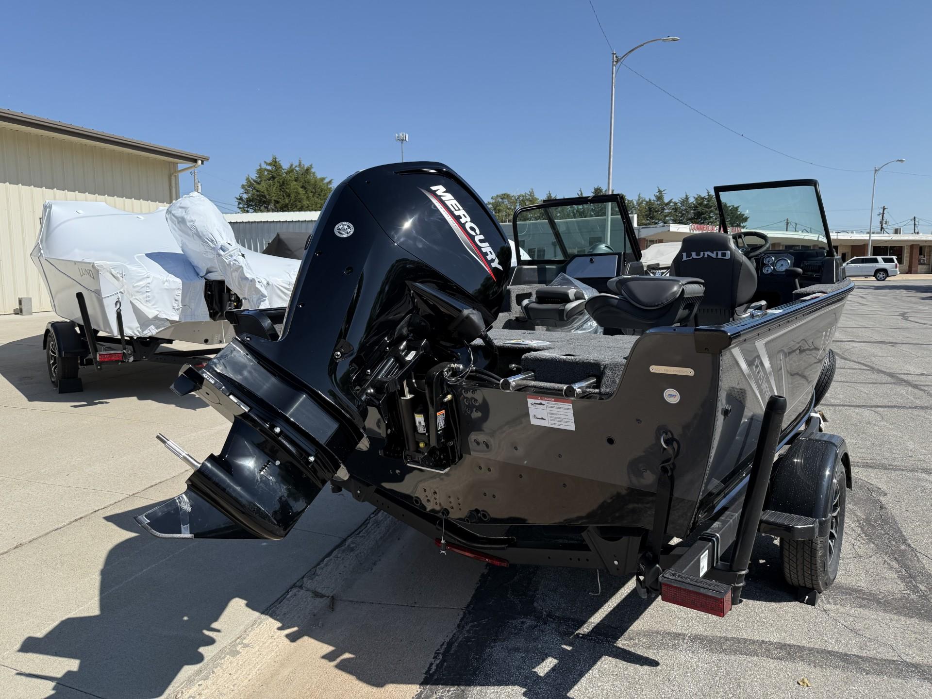Lund 1775 Impact XS 2025 Lund 1775 Impact XS boat with Mercury outboard motor, parked outdoors.