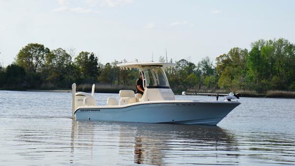 Grady-White 231 Coastal Explorer 2024 Grady-White 231 Coastal Explorer boat cruising on a calm lake.