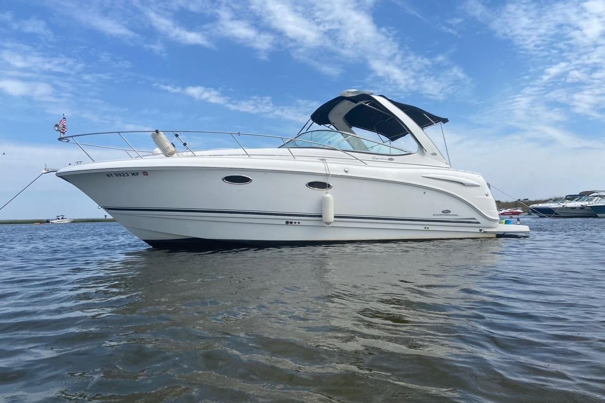 Chaparral Signature 310 2006 Chaparal Signature 310 boat on calm water under a blue sky.