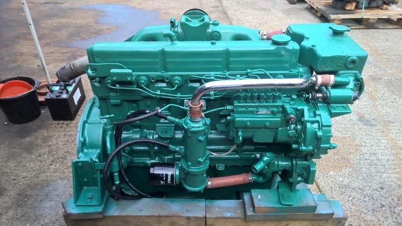 Ford Dover 2725E Marine Diesel Engine Breaking For Spares 2725E 1989 Ford Dover 2725E marine diesel engine, green, on a wooden pallet, for spares.