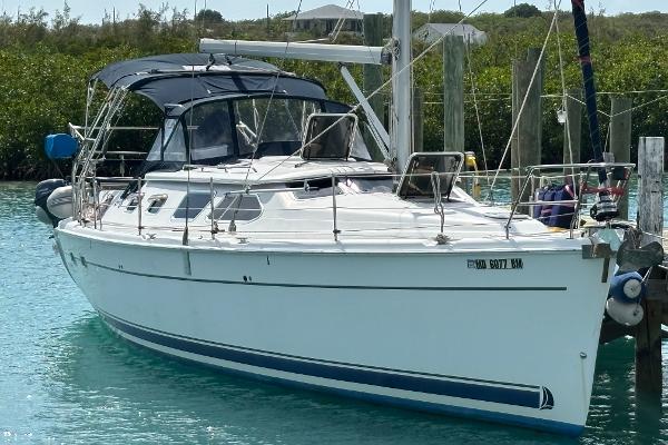 2005 Hunter 41 Deck Salon