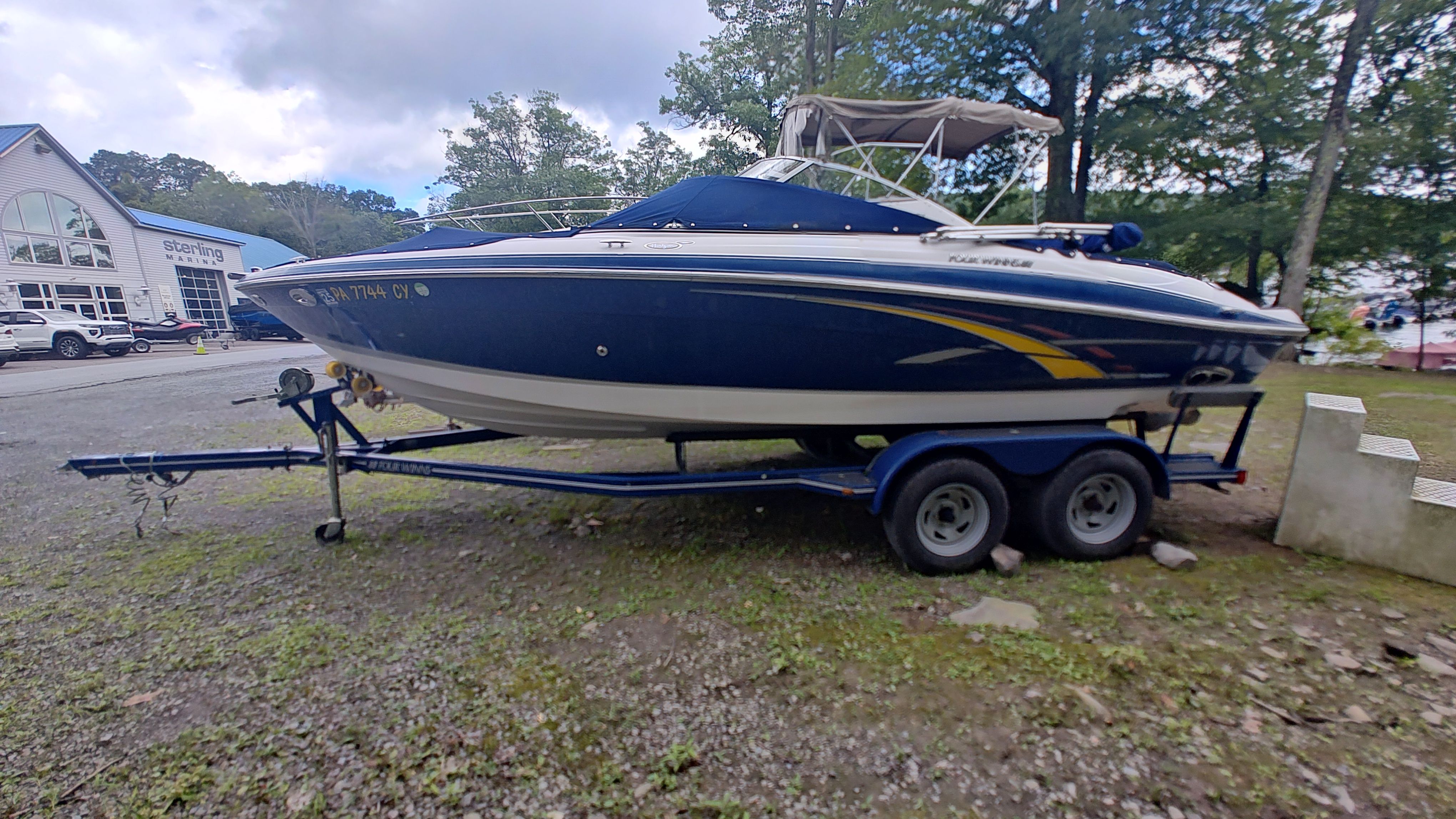 2007 Four Winns 210 Horizon