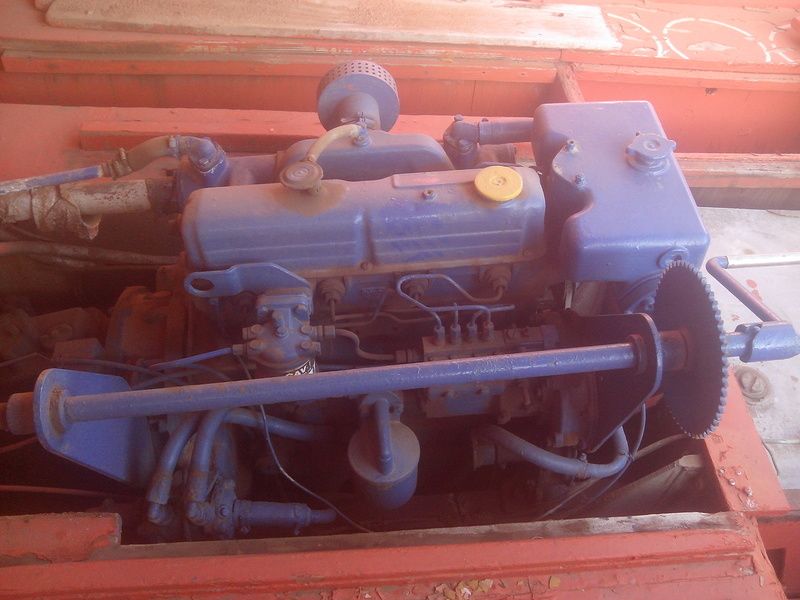 Ford Dover 2722E Marine Diesel Engine Breaking For Spares 2722E 1991 Ford Dover 2722E Marine Diesel Engine, blue, for spares, in a red compartment.
