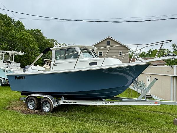 Parker 2120 Sport Cabin 2025 Parker 2120 Sport Cabin boat on trailer, parked on grass.