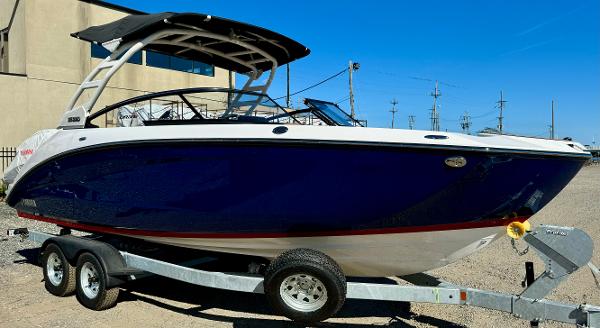 2025 Yamaha Boats 252SD