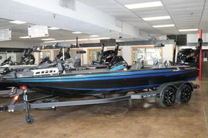Skeeter ZXE20 2026 Skeeter ZXE20 boat in showroom, black with blue accents, on trailer.