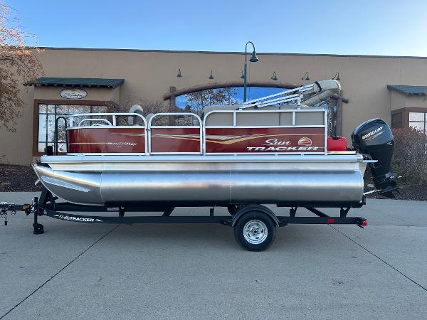 2025 Sun Tracker Bass Buggy 16 XL Select