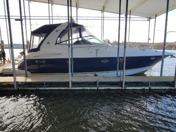 2004 Cruisers Yachts 370 Express