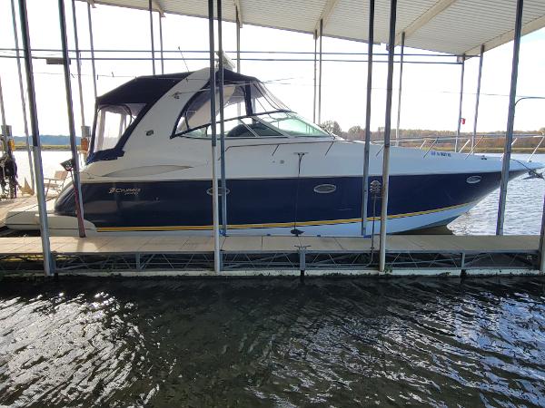 2004 Cruisers Yachts 370 Express