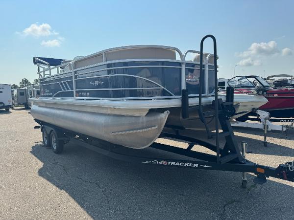 2021 Sun Tracker Party Barge 20 DLX
