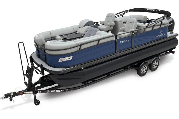 Regency 230 DL3 2024 Regency 230 DL3 pontoon boat on trailer.