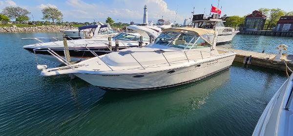 Tiara Yachts 3100 Open 1994 Tiara Yachts 3100 Open docked in a marina with clear skies.