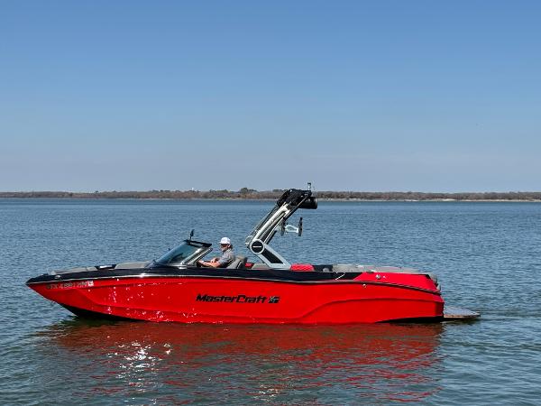 2022 MasterCraft XT24