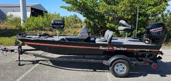 2025 Tracker Bass Tracker Classic XL