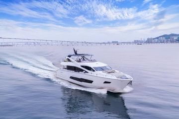 2014 Sunseeker 86 Yacht