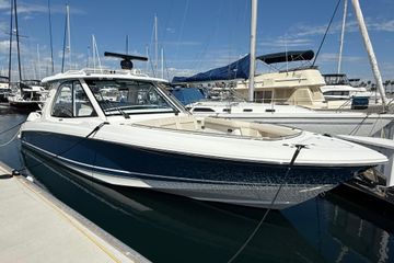 2023 Boston Whaler 380 Realm