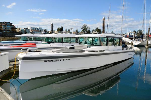 2018 Axopar 37 Aft Cabin
