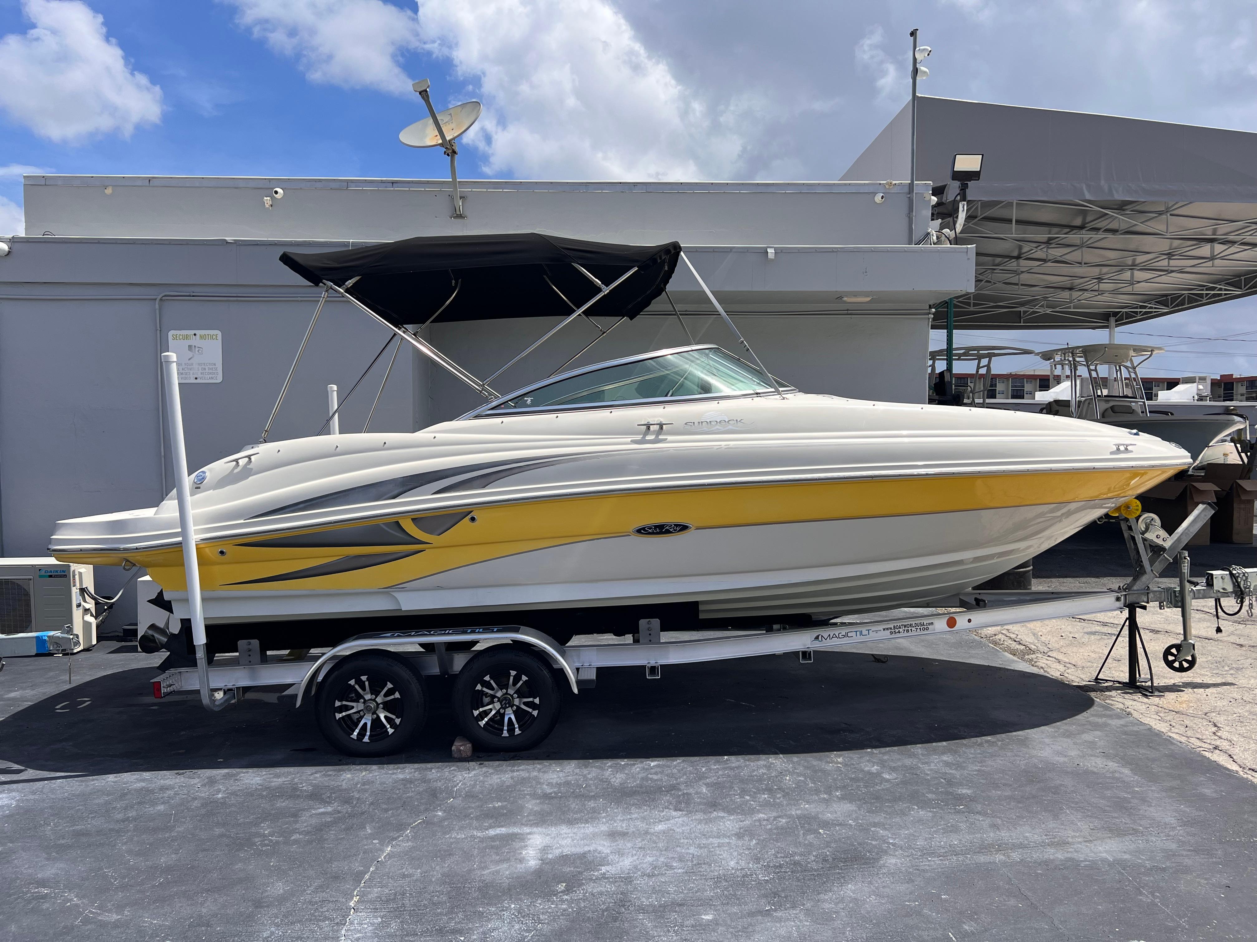 2004 Sea Ray 220 Sundeck