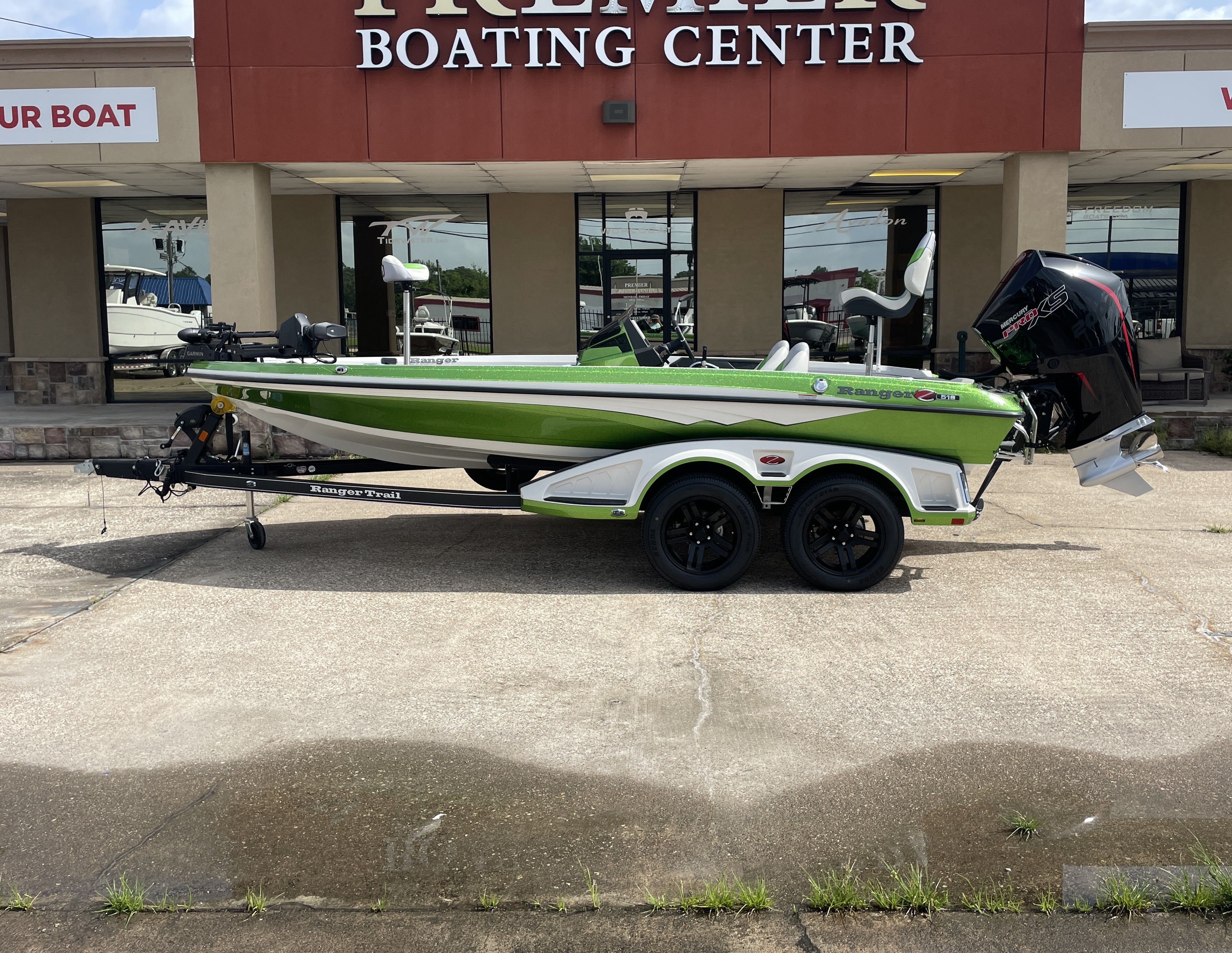 Ranger Z518 Comanche 2025 Ranger Z518 Comanche boat in green at Premier Boating Center.