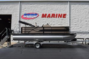 Bentley Pontoons Legacy 223 Cruise XL 2026 Bentley Pontoons Legacy 223 Cruise XL at GSPS Marine dealership.