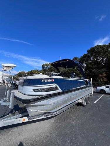 Avalon Excalibur Elite Windshield - 27'