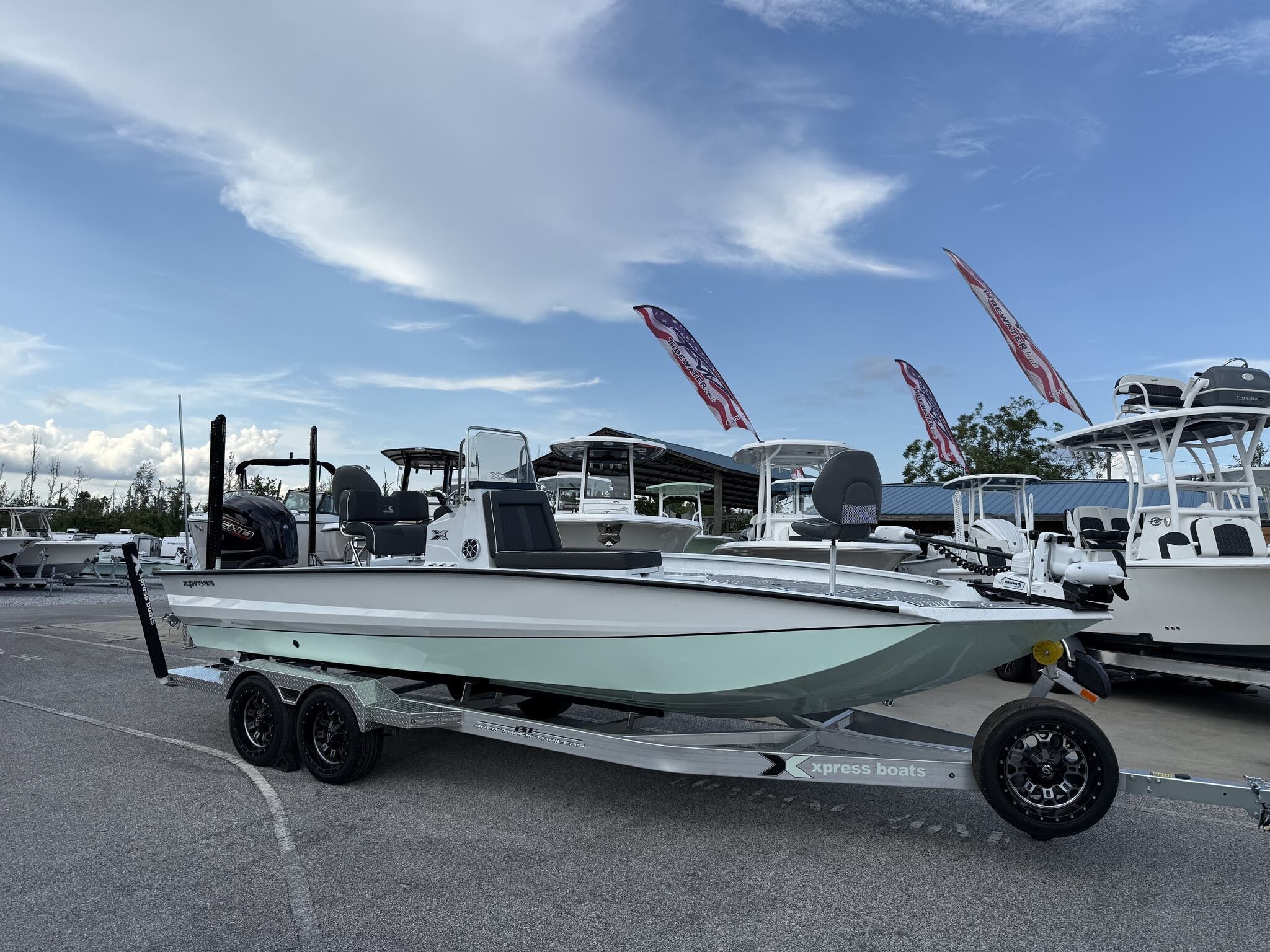 2026 Xpress X-Bay Lounge Series X23 LOUNGE