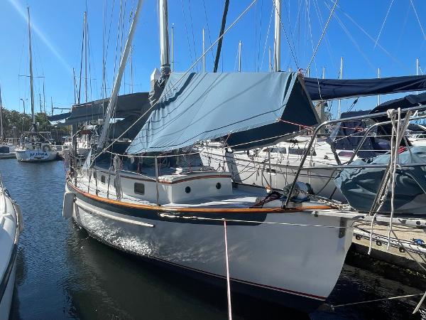1982 Cape George 31