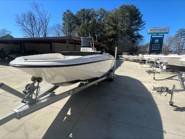 Bayliner E21 2021 Bayliner E21 boat on a trailer at a dealership.