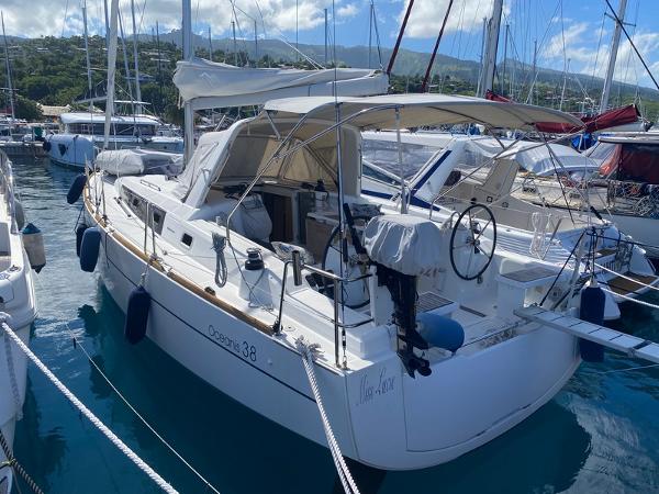 2016 Beneteau Oceanis 38 Cruiser