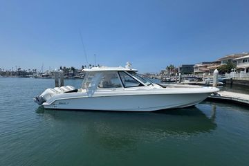 2020 Boston Whaler 380 Realm