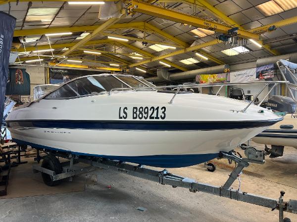 2003 Bayliner 212 Capri Cuddy