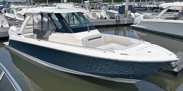 2025 Tiara Yachts 34 LS