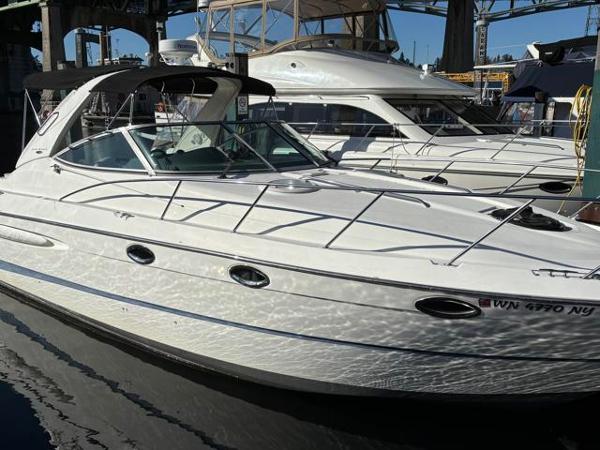 Maxum 3300 SE 2005 Maxum 3300 SE boat docked in marina, sleek white design, sunny day.