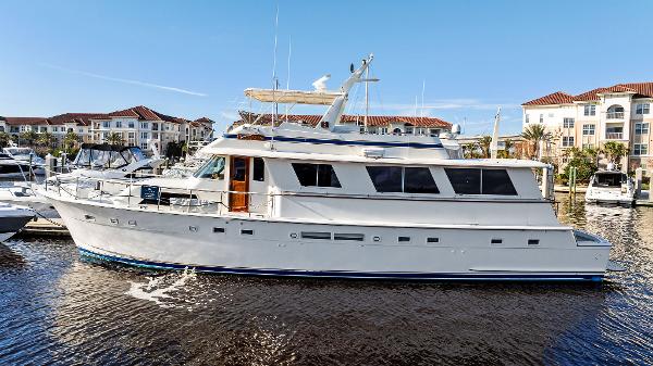 1987 Hatteras 68 Cockpit Motoryacht