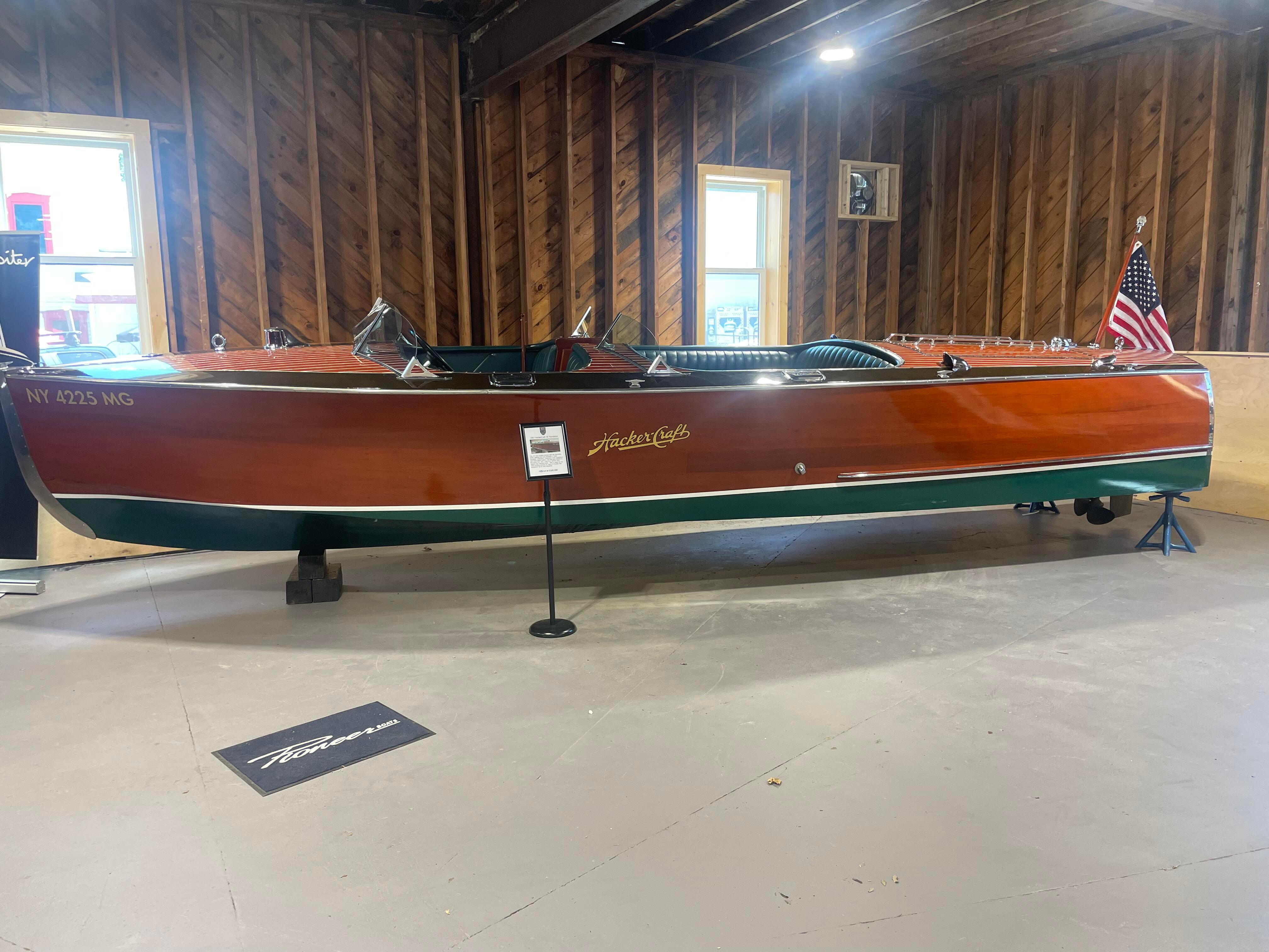 1997 Hacker-Craft 26' Runabout