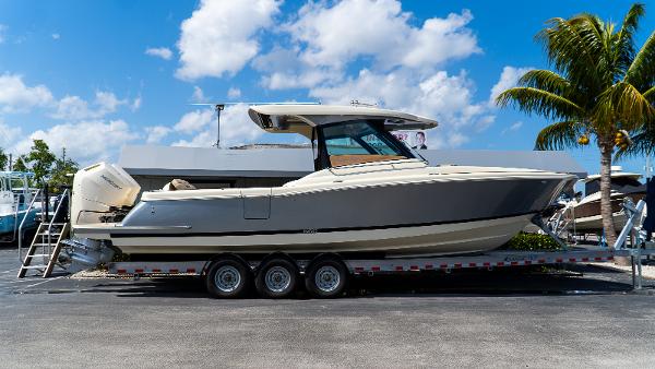 2025 Chris-Craft 32 Calypso