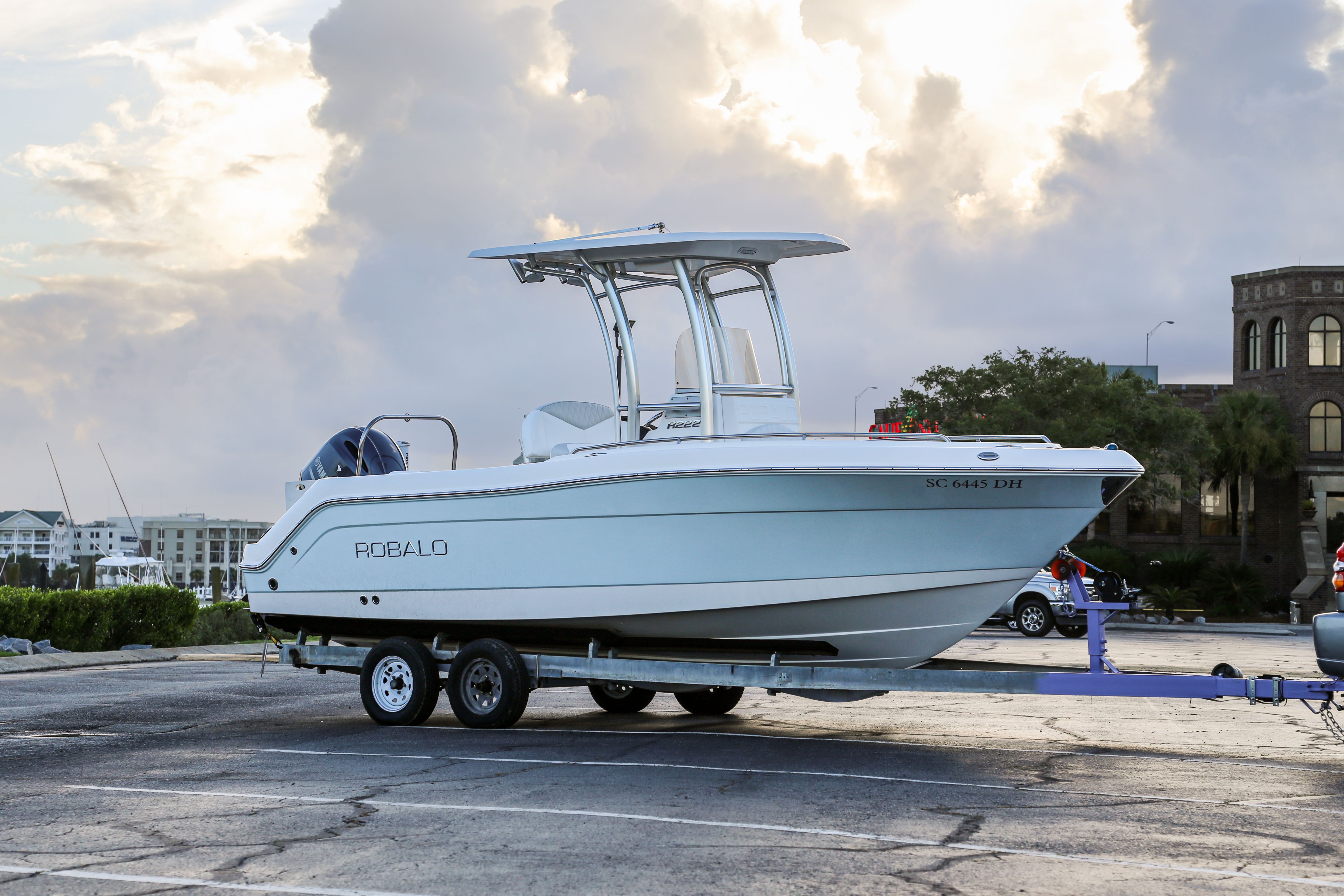 2018 Robalo R222 Explorer