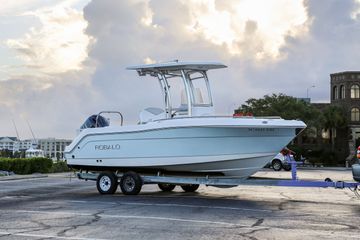 2018 Robalo R222 Explorer