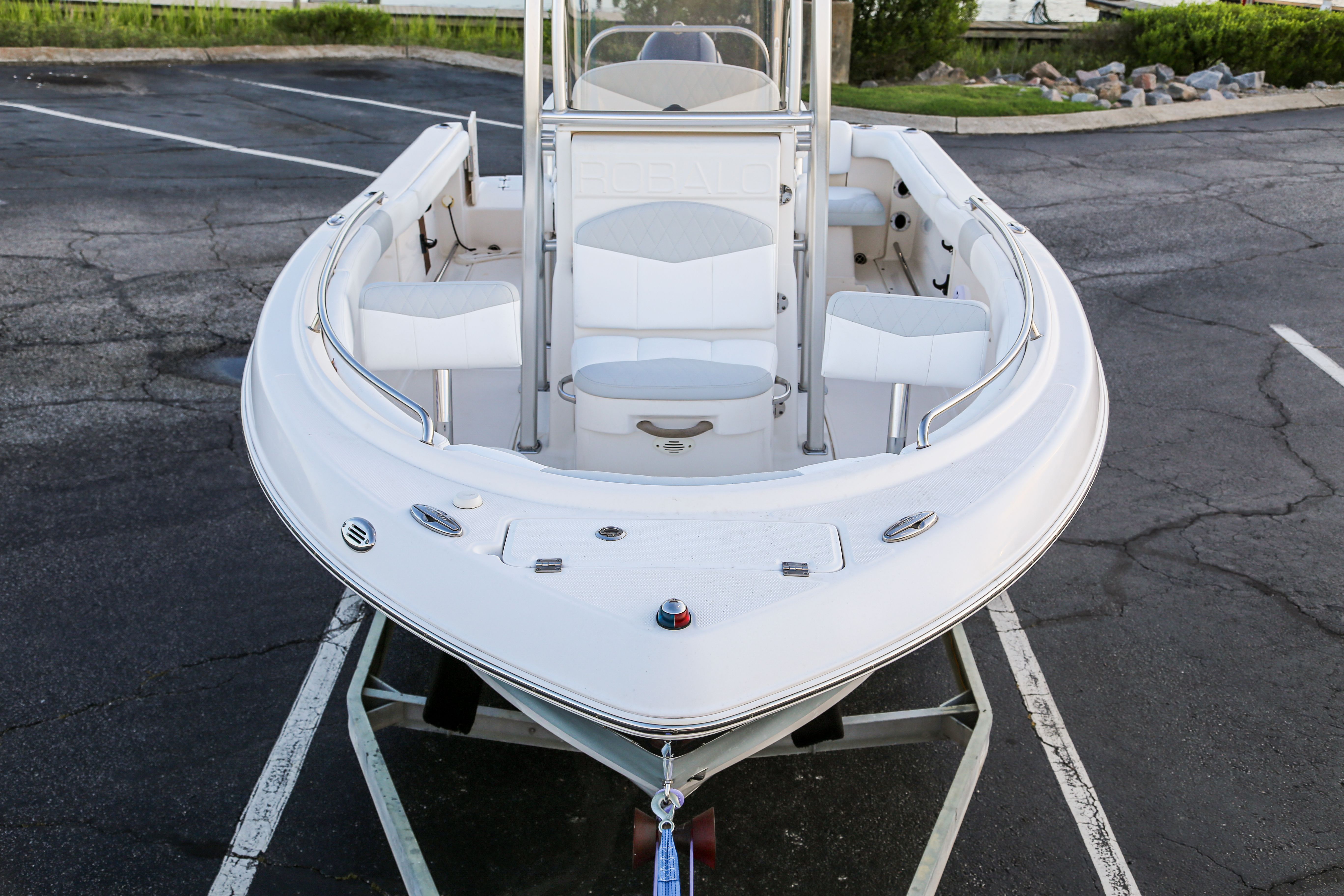 2018 Robalo R222 Explorer