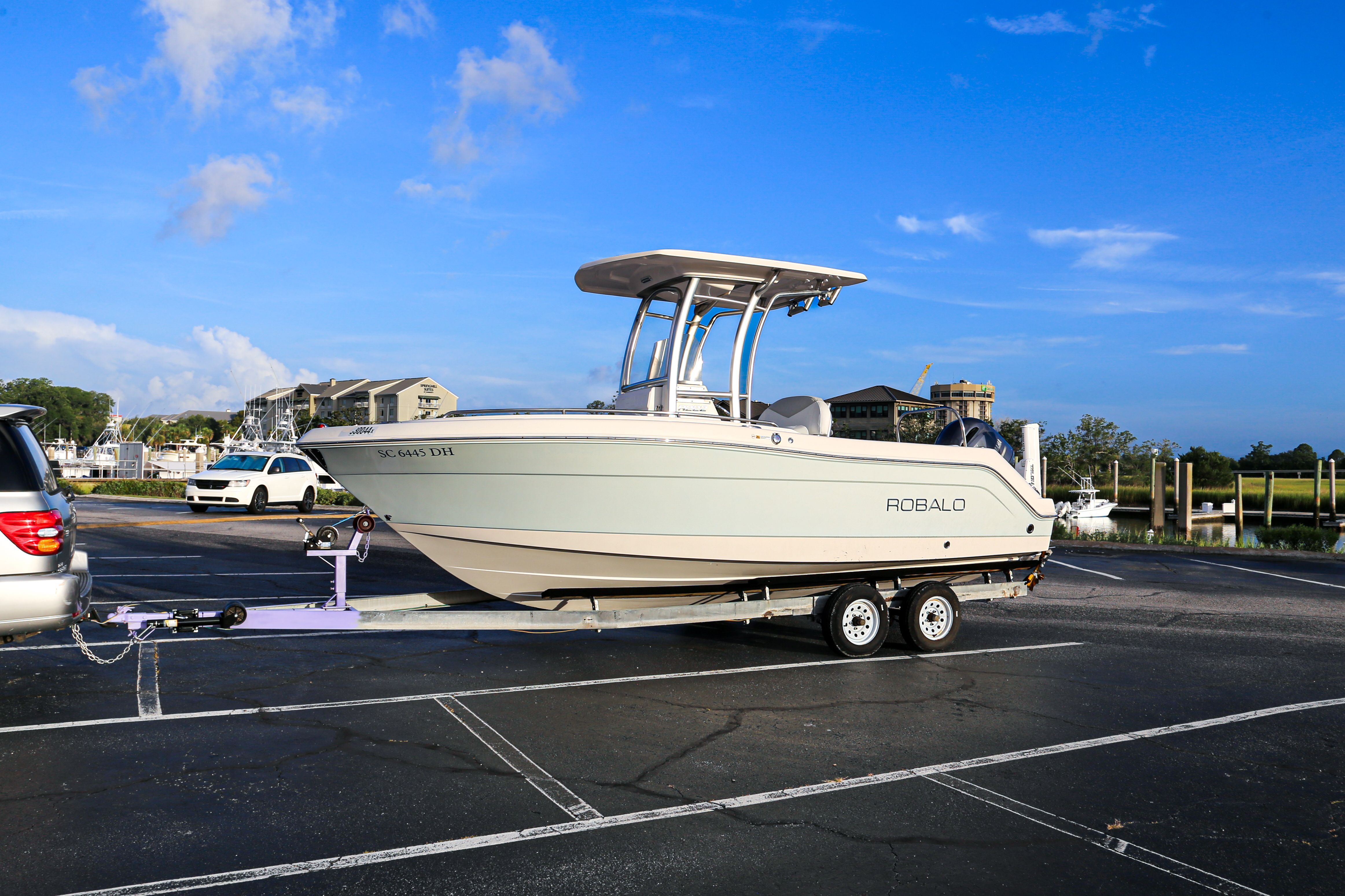 2018 Robalo R222 Explorer